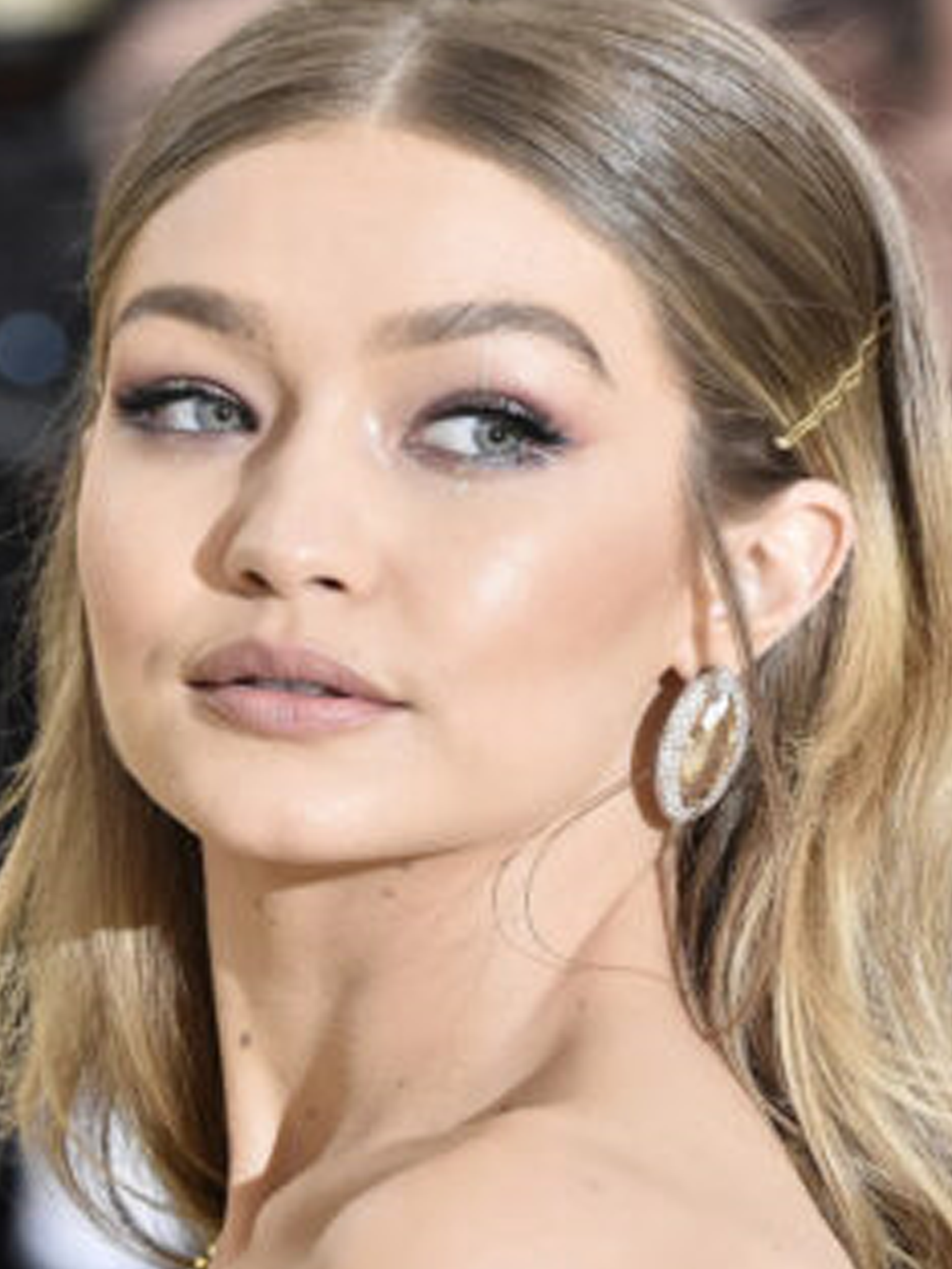 How to get dewy skin like a celebrity.