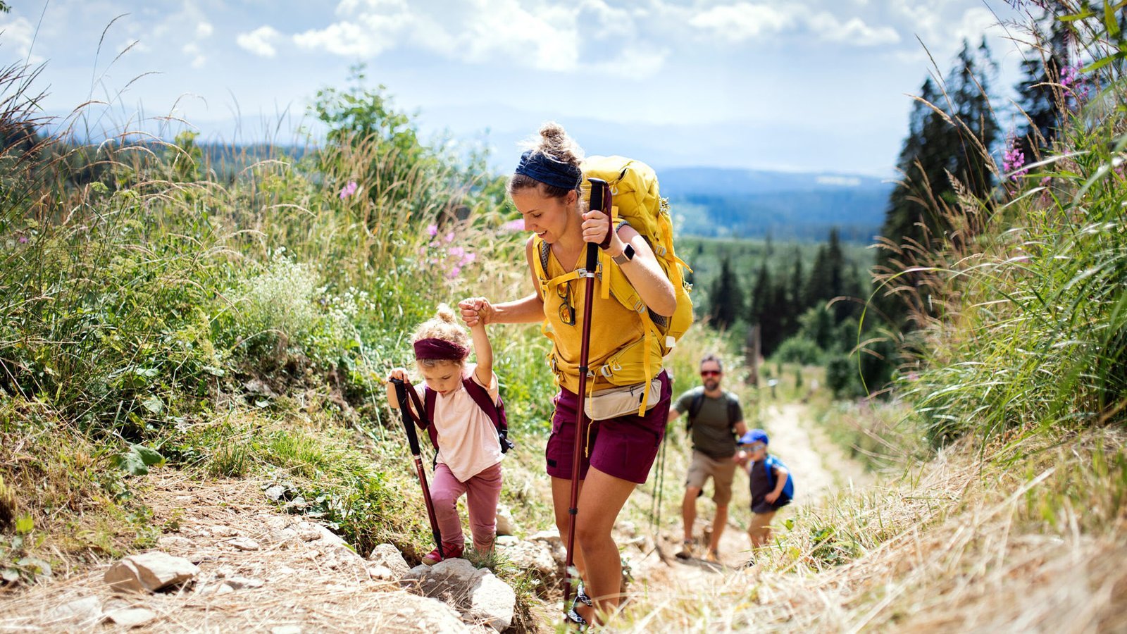 summer hiking advice for little children.