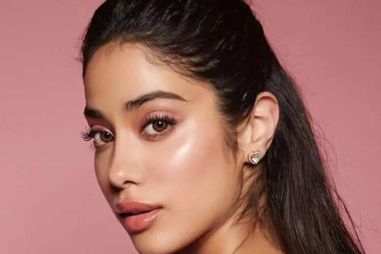 How to get dewy skin like a celebrity.