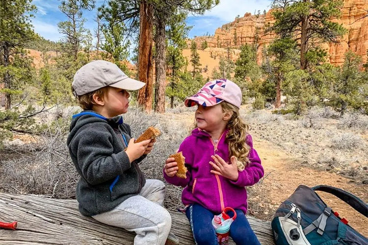 summer hiking advice for little children.