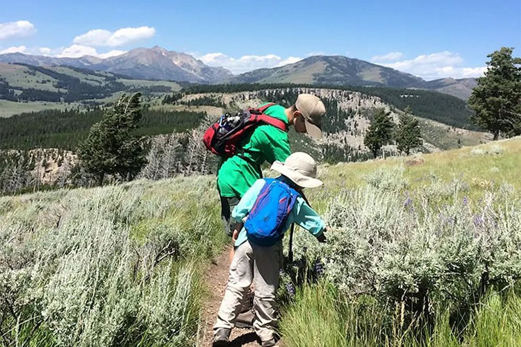 summer hiking advice for little children.