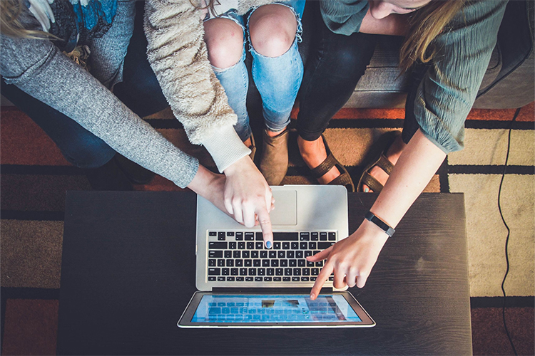 How to get people to read your blog.
