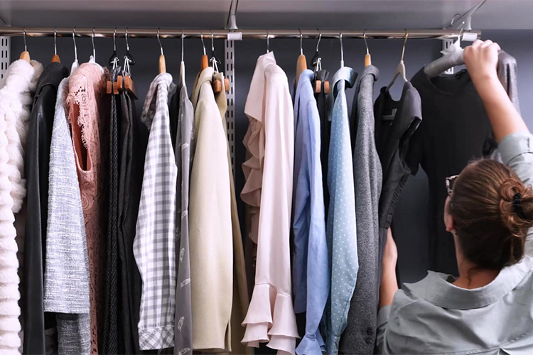 Always hang clothing correctly when hanging them up!