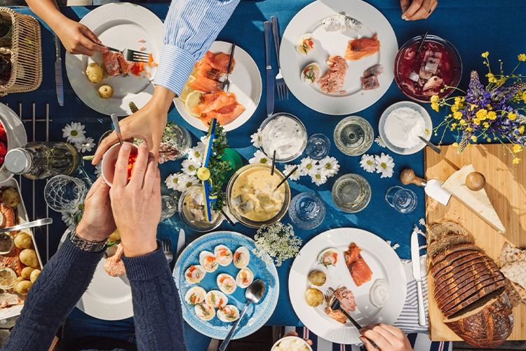 Menu suggestions for a backyard party.